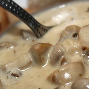 Гренки с соусом из шампиньонов Гренки с соусом из шампиньонов