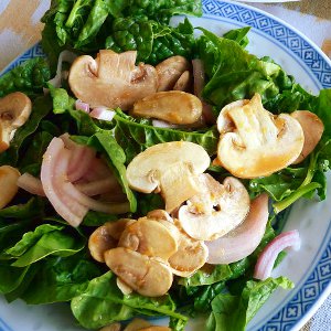 Салат-коктейль с шампиньонами Салат-коктейль с шампиньонами