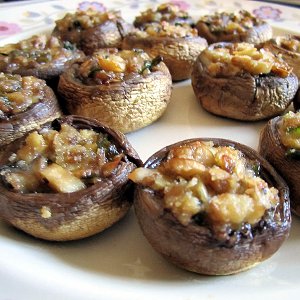 Шампиньоны, фаршированные сыром Шампиньоны, фаршированные сыром