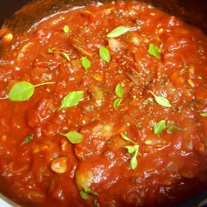 Соус красный с луком и грибами (по-охотничьи) Соус красный с луком и грибами (по-охотничьи)